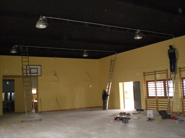 Interior del Gimnasio del CP Jos Ramn Villa - Trabajos de la nueva instalacin electrica y de iluminacin.